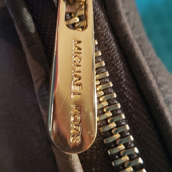 RARE: Mini grayson camo Michael Kors satchel - Picture 7 of 8